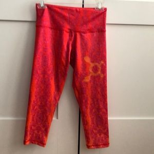 Size small orange theory capris